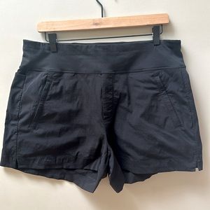 Athleta Trekkie North shorts sz 14